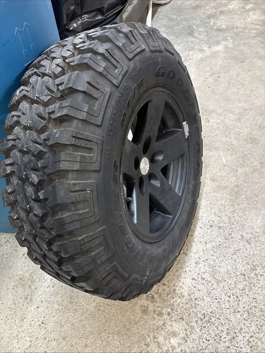 03-06 JEEP WRANGLER TJ 16x8 ALUMINUM WHEEL w/ LT245/75R16 GOODYEAR WRANGLER MT/R - Picture 3 of 10