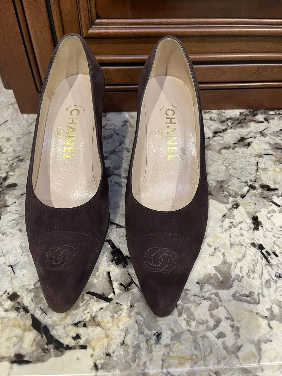 CHANEL BROWN SUEDE LOW HEELS WOMEN SIZE 37.5 Made In France Great Condition