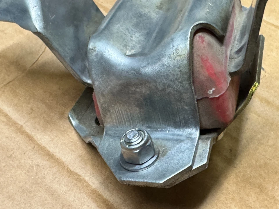 Soportes de motor Ford Mustang 87-93 convertibles de fábrica estilo uretano mercado de accesorios Foto 3 de 4