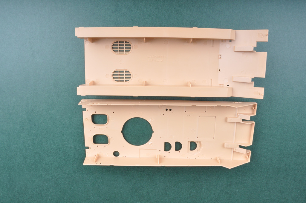 Hobbyboss Model Kit 1/35 82483 Chinese ZBD-05 Amphibious IFV