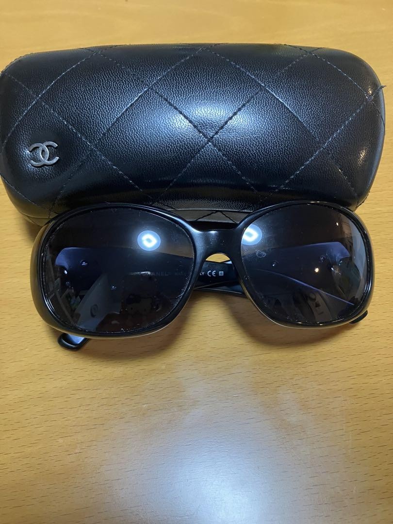 CHANEL Black Sunglasses with Protective Case