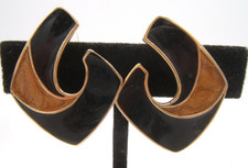 VTG TRIFARI PIERCED EARRINGS GOLD & BLACK ENAMEL MODERN LOOK