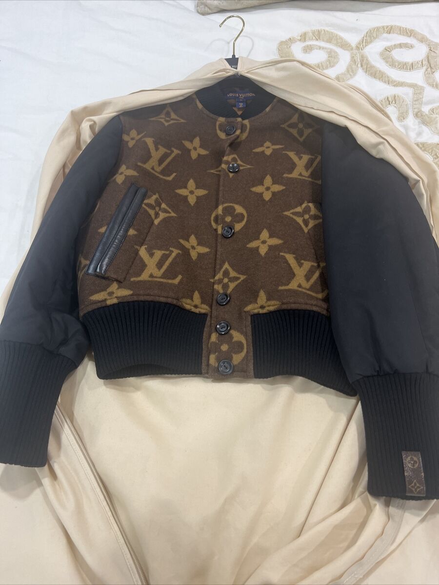 LOUIS VUITTON WOMEN MONOGRAM JACQUARD BOMBER JACKET SIZE 36 LOUIS VUITTON WOMEN MONOGRAM JACQUARD BOMBER JACKET SIZE 36