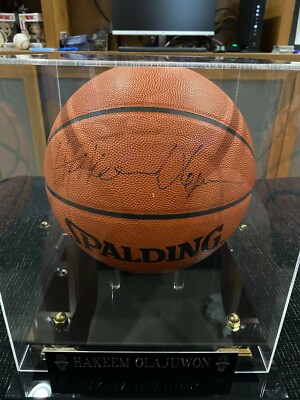 hakeem olajuwon autographed basketball