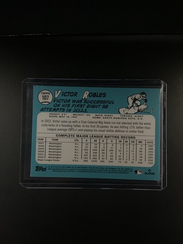 2023 TOPPS ARCHIVES  1965 AQUA SPARKLE FOIL   VICTOR ROBLES #107 /75 Nationals - Afbeelding 2 van 2