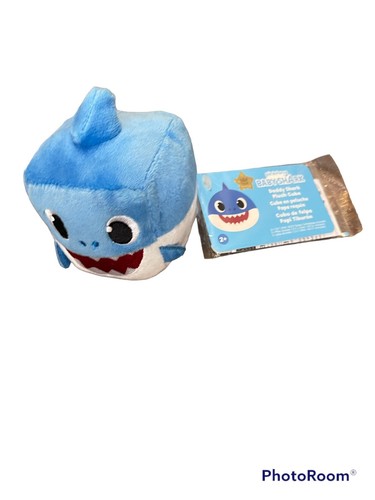 WowWee Pinkfong Daddy Shark Official Song Musical Blue Plush Cube Brand New 3”