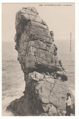 Old postcard 29 - La Pointe du Raz: Le Menhir (Finistère)