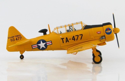 Hobby Master HA1526 North American T-6G Texan, ATC, Columbus AFB, 1955 - Picture 3 of 4