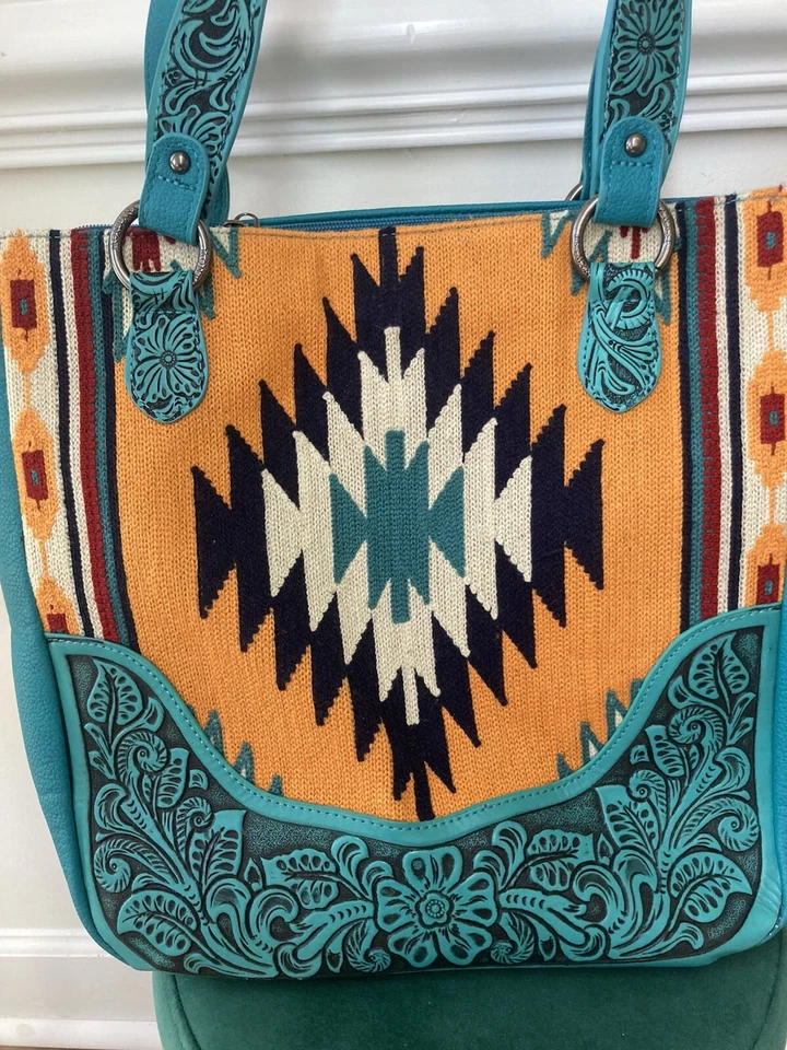 ✨Bolso de hombro Montana West con tachuelas con corte láser oculto turquesa azteca ✨ Foto 2 de 4