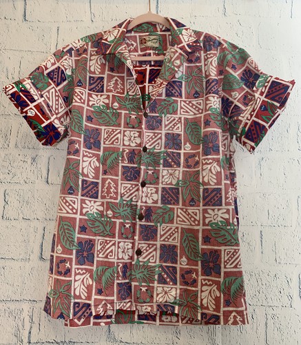 Vintage Hilo Hattie Hawaiian CHRISTMAS Reverse Print Red Shirt Men’s Size M - Picture 1 of 12