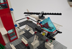 LEGO Sets: Town: City: 7892-1 Hospital lot &23 Figures, Vehicles  Free S&H