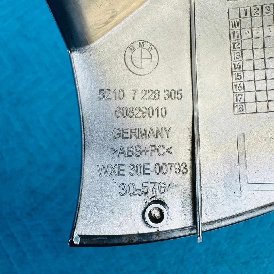 BMW 650i 2012-2017 embellecedor guía cinturón de seguridad delantero izquierdo OEM 52107228305 Foto 2 de 4