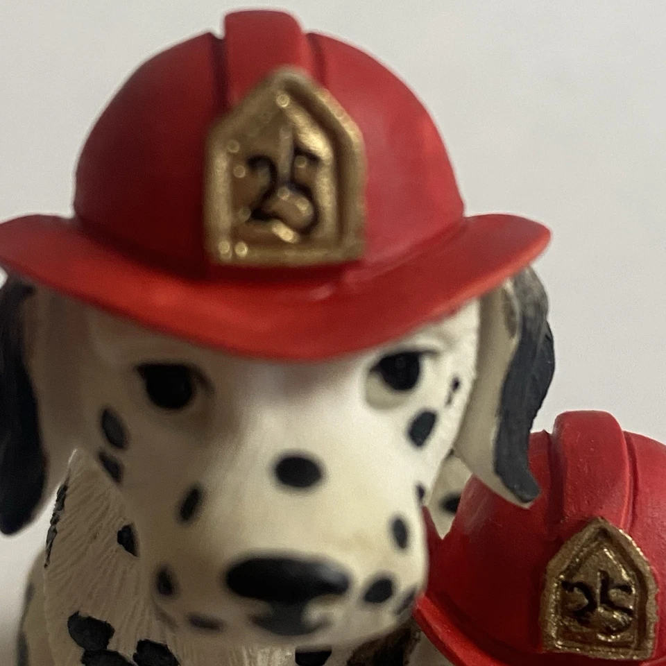 Par de perros Dalmation blanco negro de 3" en sombreros de fuego estatuilla en caja. Foto 3 de 4