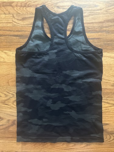 Camiseta sin mangas Athleta Momentum sin costuras para mujer talla mediana negra camuflada - Imagen 3 de 3