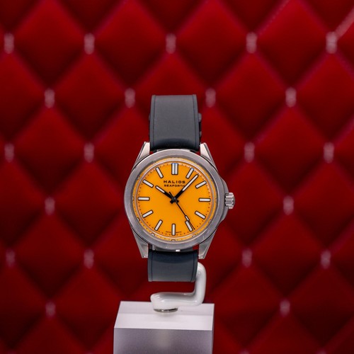 Halios Seaforth IV “Bahama Yellow” – Titanium Diver – Full Set