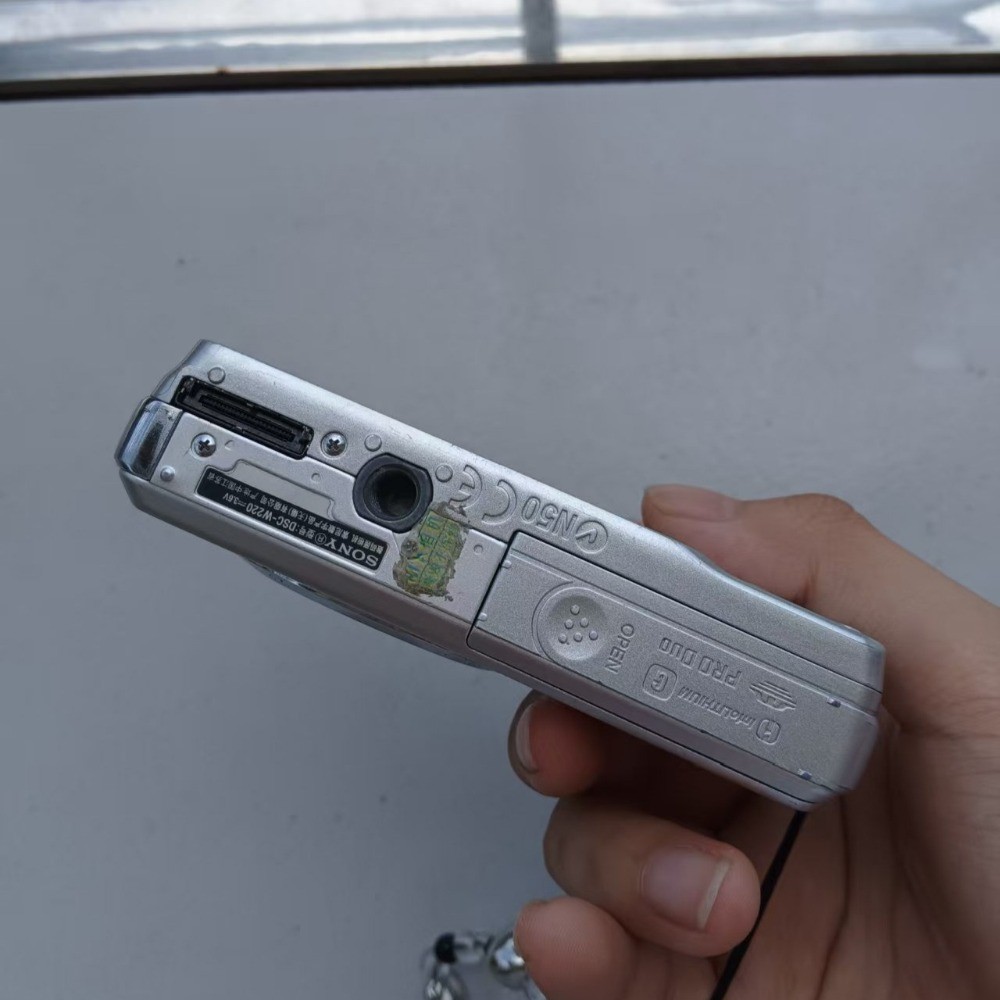 【美品】SONY Cyber-Shot DSC-W220　シルバー Amazon.com : Sony Cybershot DSC-W220 12.1MP Digital Camera