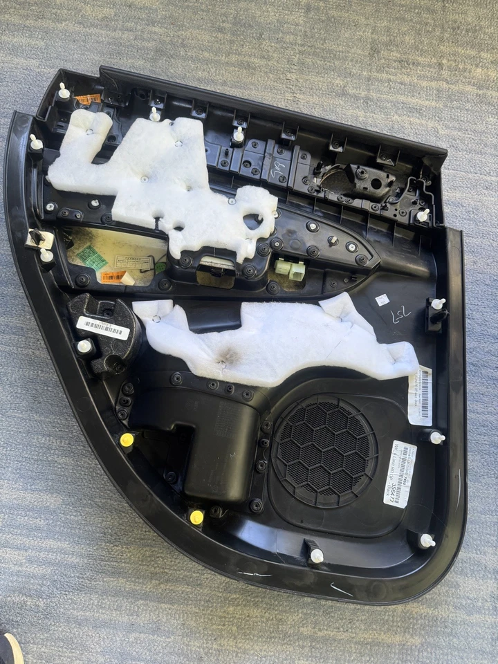 Panel interior de la puerta trasera derecha: desde Jeep Grand Cherokee Limited 2014-negro Foto 4 de 4