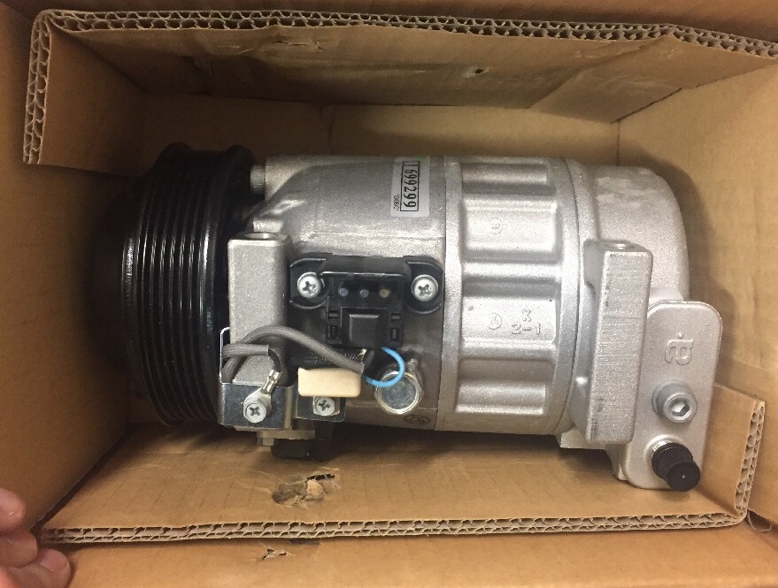 Compresseur clim Mercedes W202 Valeo 699299 pièce neuve système de froid