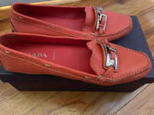 PRADA LOAFER WOMEN'S 7.5 DAINO CITY CORALLO W/ BOX AND DUST BAG GENTLY WORN