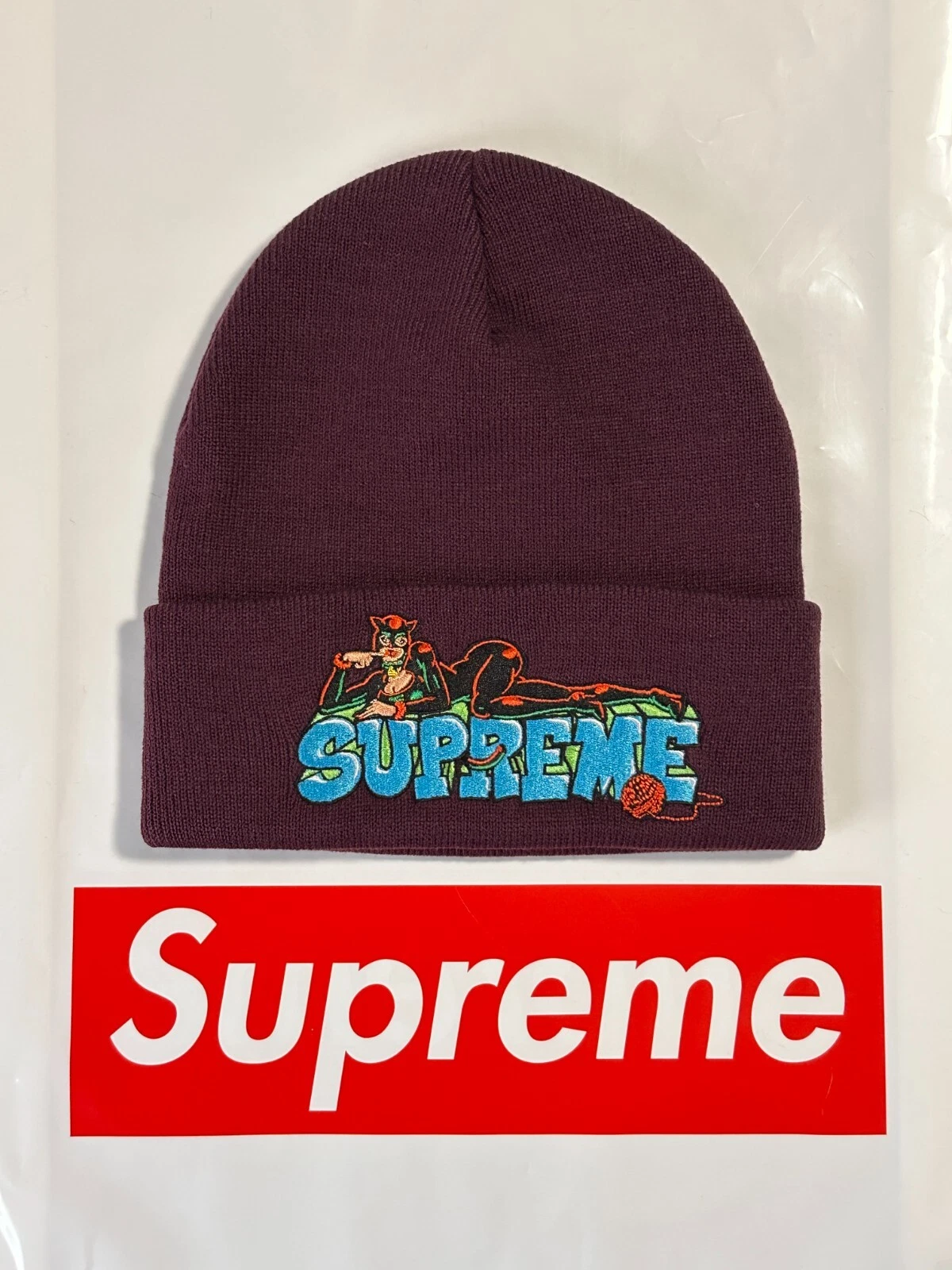 BONNET CATWOMAN SUPRÊME (PRUNE) FW22 LOGO BOÎTE CROISÉE GRAND LOGO LAINE MOHAIR