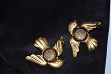 2 RAW BRASS SPARROW IN FLIGHT PENDANTS BIRD BEADS •  made with SWAROVSKI GLASS