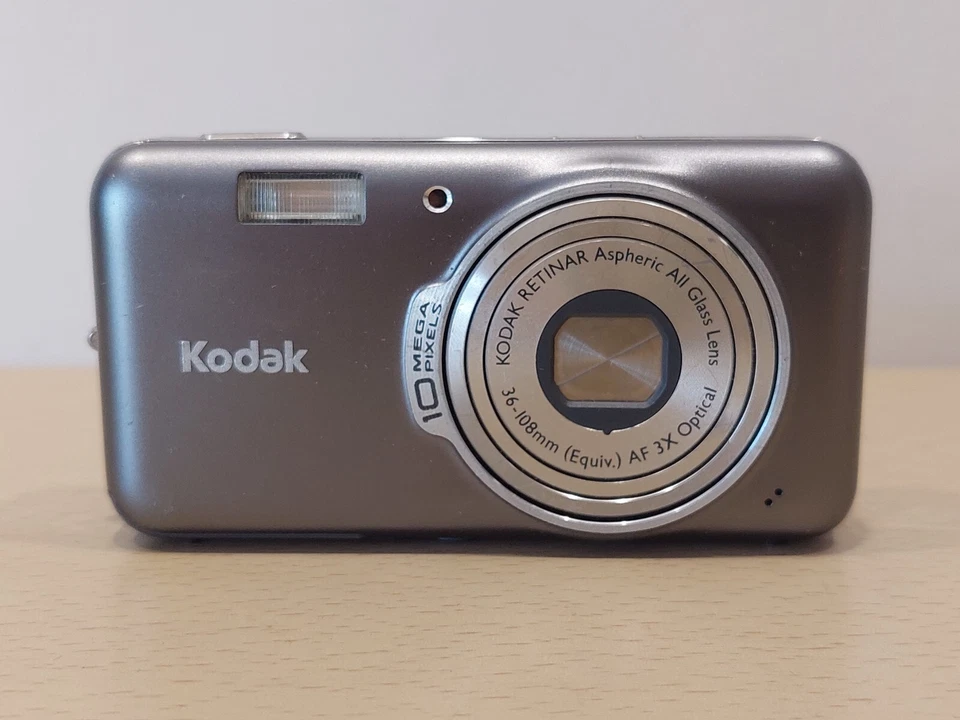 Digital Camera Kodak EasyShare V1003 10MP 3x Optical Zoom - Image 2 of 4