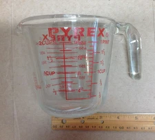 Vintage PYREX Glass Measuring Cup 2 Cup-16 Oz-1 Pint-500 ML Red Lettered Kitchen