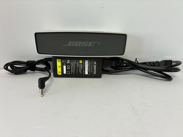 Bose SoundLink Mini Portable Bluetooth Speaker w/AC Adapter Charger Tested Works