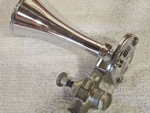 VINTAGE AIR HORN * NICE SHAPE * UNTESTED
