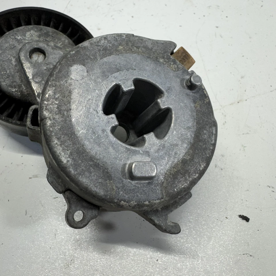 Audi A6 Quattro 2012-2018 motor 3,0 L tensor de correa serpentina y polea OEM Foto 2 de 4