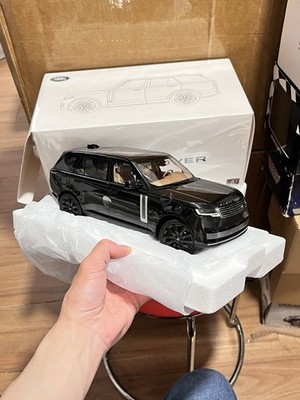 (Flaw) 1:18 Scale LCD Land Rover Range Rover Black Diecast Model Car
