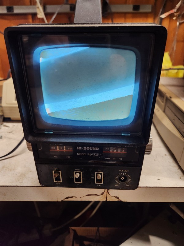 Hi-sound 5.5 Mini Personal Television AM/FM Vintage Radio w/Antenna