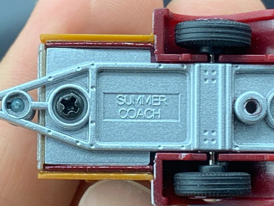 Remolque para caravana VW Beetle B130 y Summer Coach escala 1/72 modelo CARARAMA Foto 2 de 4