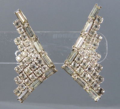 VTG CLEAR RHINESTONES Silver Tone CLIP-ON EARRINGS Cluster w/Baguettes TRIANGLE