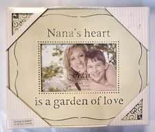 NANA'S HEART IS A GARDEN OF LOVE PHOTO FRAME (10 X 9) 6 X 4 Photo ~ New in Box