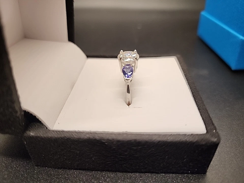 Anillo de tanzanita Moissanite Fire 1,90 quilates rocío redondo y 0,78 quilates en forma de pera talla 8 JTV Foto 4 de 4