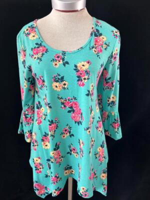 Bobbie Brooks knit top size M longer sides 3/4 bell sleeve green pink floral