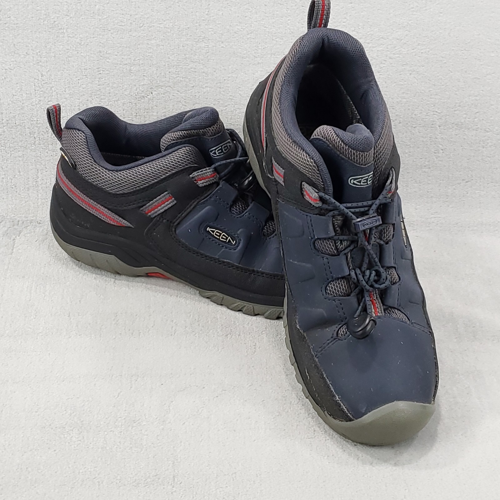 Scarpe da trekking Keen Targhee 1024012 impermeabili giovani taglia 5 blu notte tappeto rosso