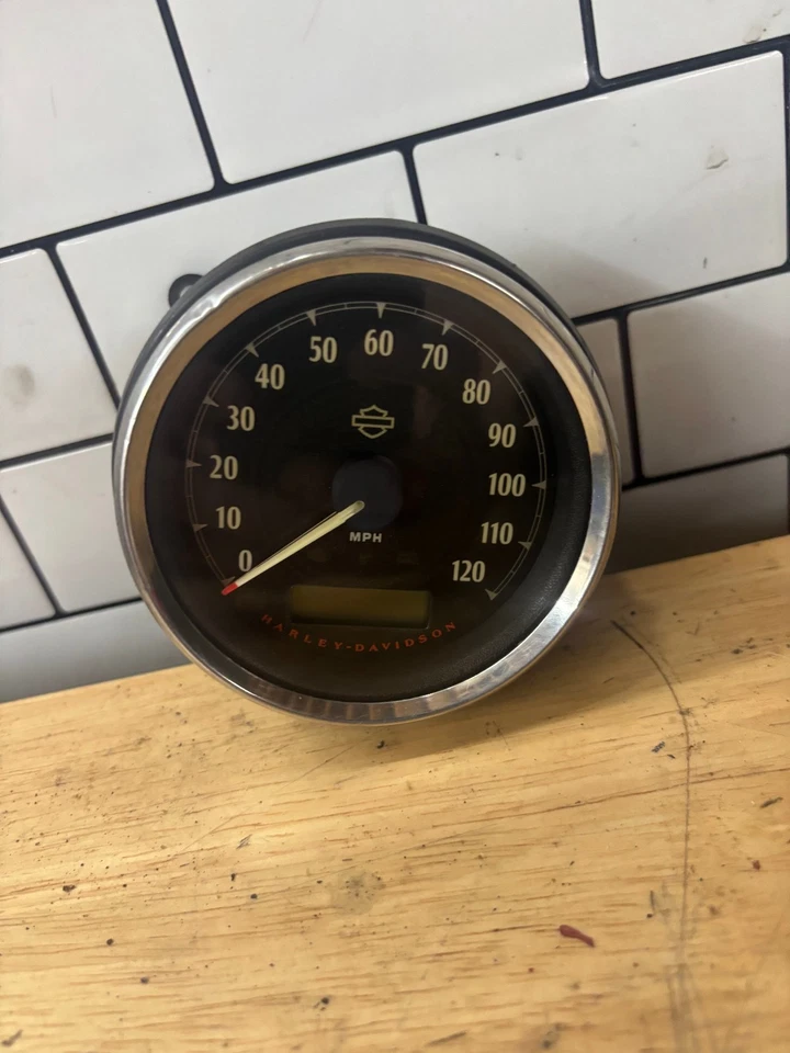 Grupo medidor velocímetro Harley Davidson Dyna Wide Road GLIDE 2014-2017 23 k Foto 2 de 4