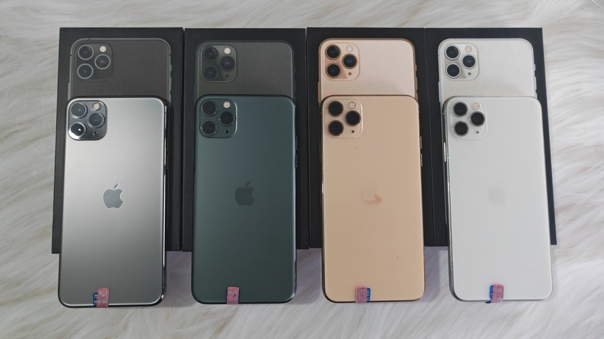 Apple iPhone 11 Pro Max Unlocked 64/256/512GB With Accessories