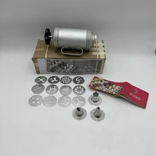 Vintage Mirro Aluminum Cookie Pastry Press 12 Discs 3 Tips