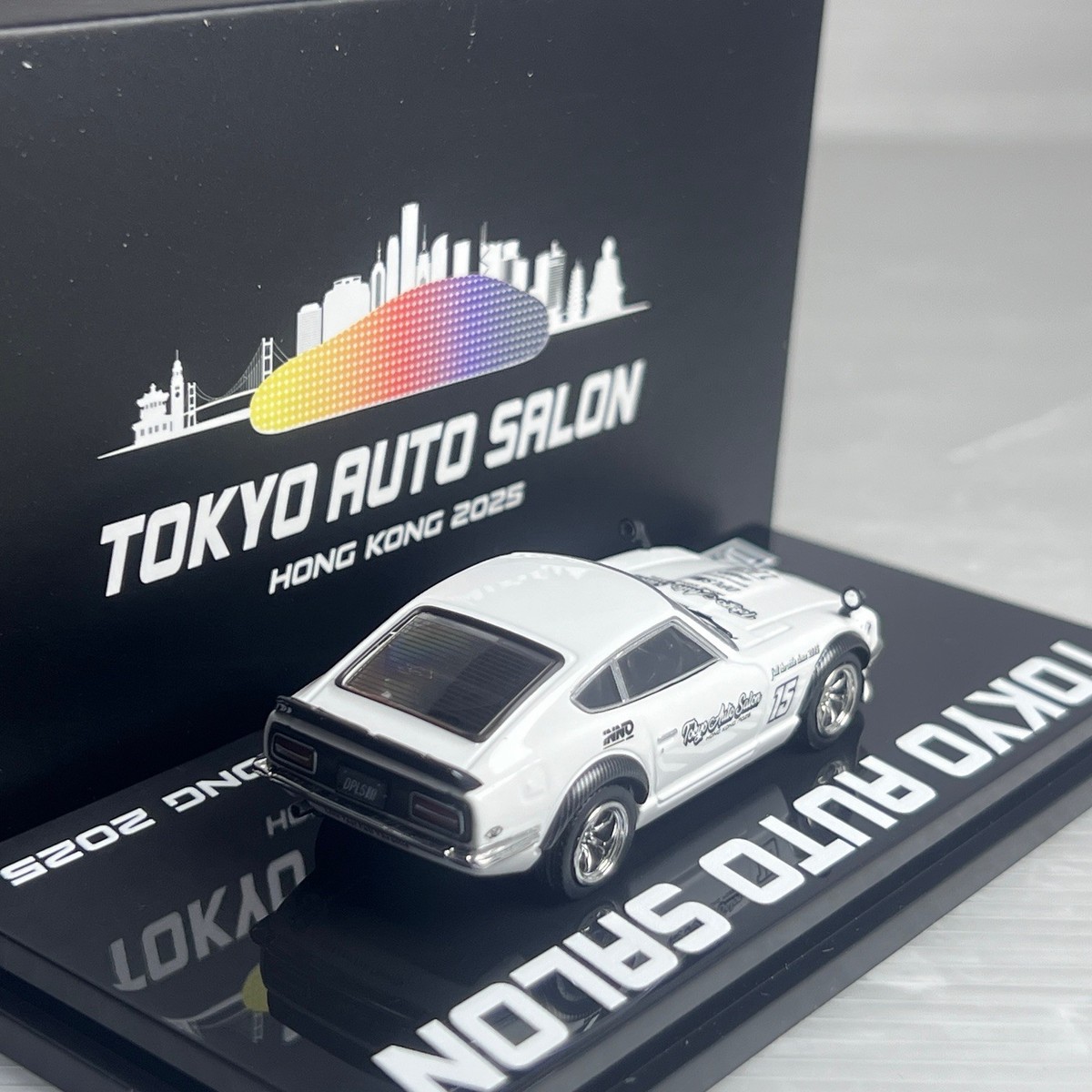 1/64 INNO64 Nissan Fairlady Z Hong Kong 2025 DPLS White Chase Car