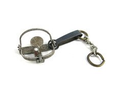 Vintage Mini Bear Trap Keychain - Works