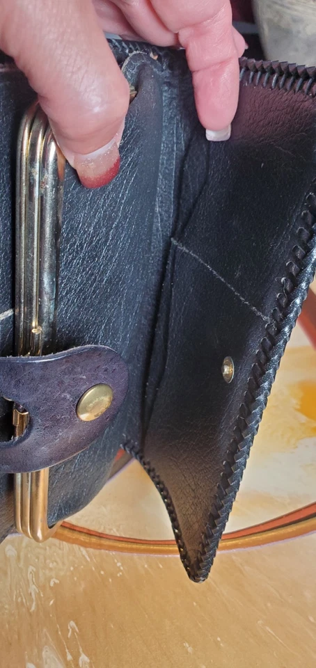 Vintage Snakeskin Wallet w/ Leather Interior Woman's - Image 4 of 4