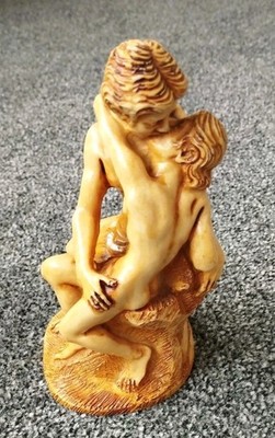 Italian Vintage Resin Sculpture Figurine statue woman and man The Kiss