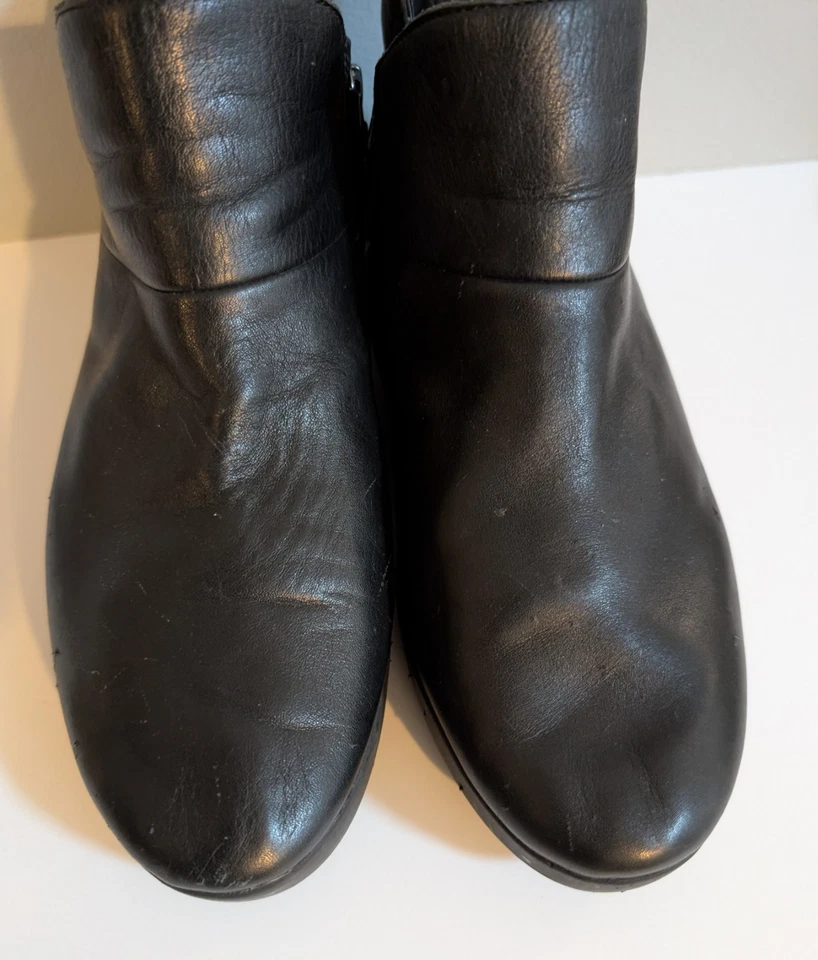 FitFlop Women's Size 10 Supermod Bootie Shiny Crinkle Patent Leather C68-001  - Image 3 of 4