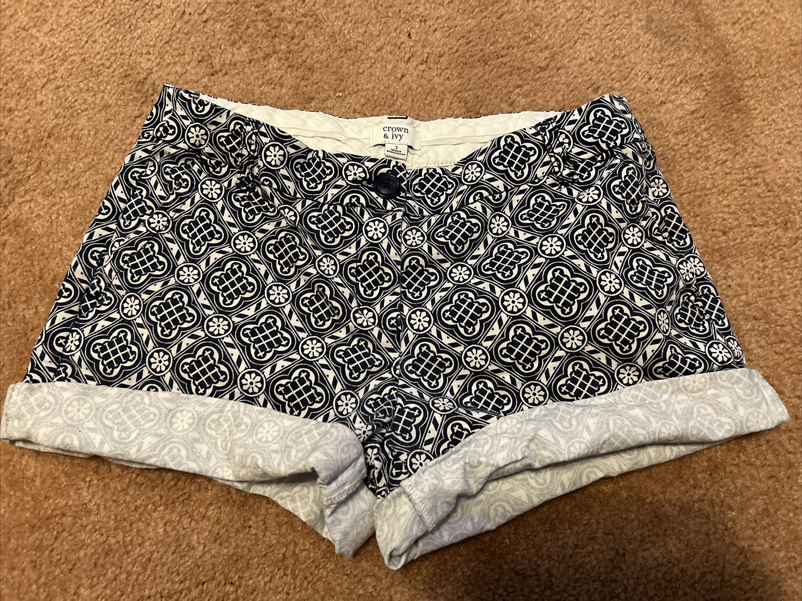 Crown & Ivy Curvy Women’s Navy Blue White Geo Print Shorts Size 2