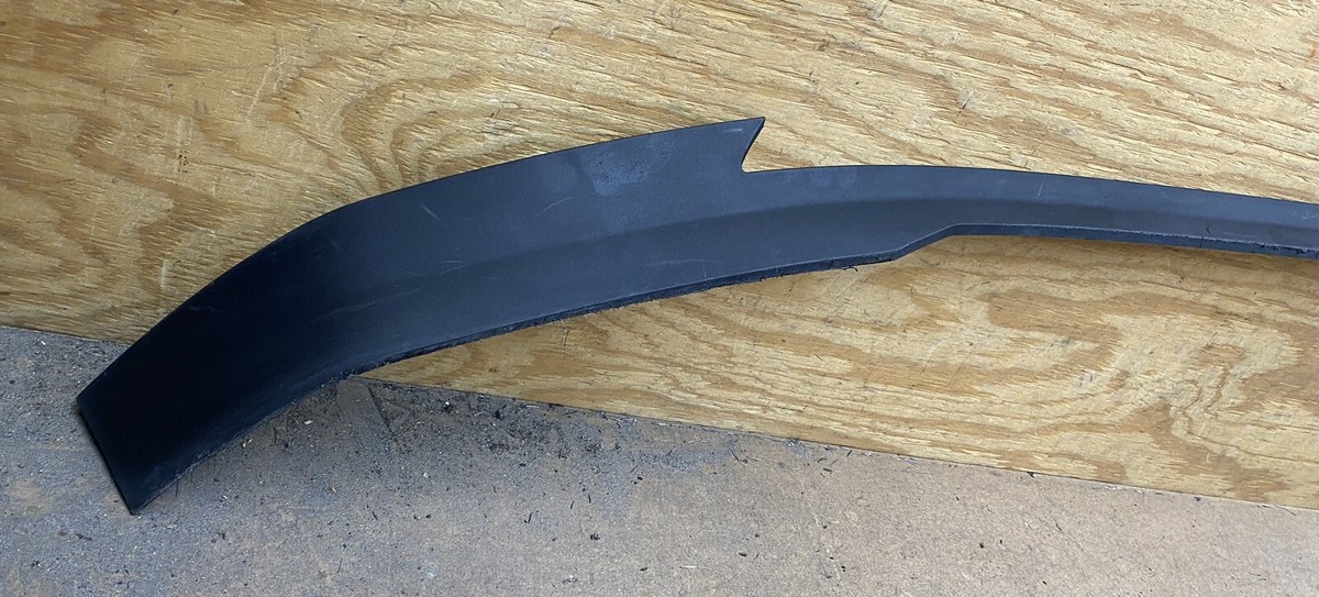 2020-2021 GMC Acadia Front Bumper Fascia Center Air Deflector