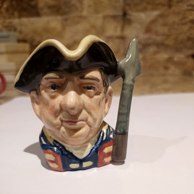 vintage Royal Daulton D6582 - 1962 ''Guardsman''Toby mug 2.5 ''