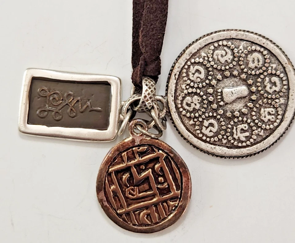 Lucky Brand подвеска ожерелье двусторонний серебристый азиатские символы замшевый шнур - Изображение 3 из 4